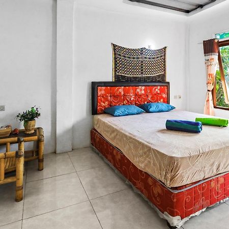 Palulu Garden Homestay Labuan Bajo Esterno foto