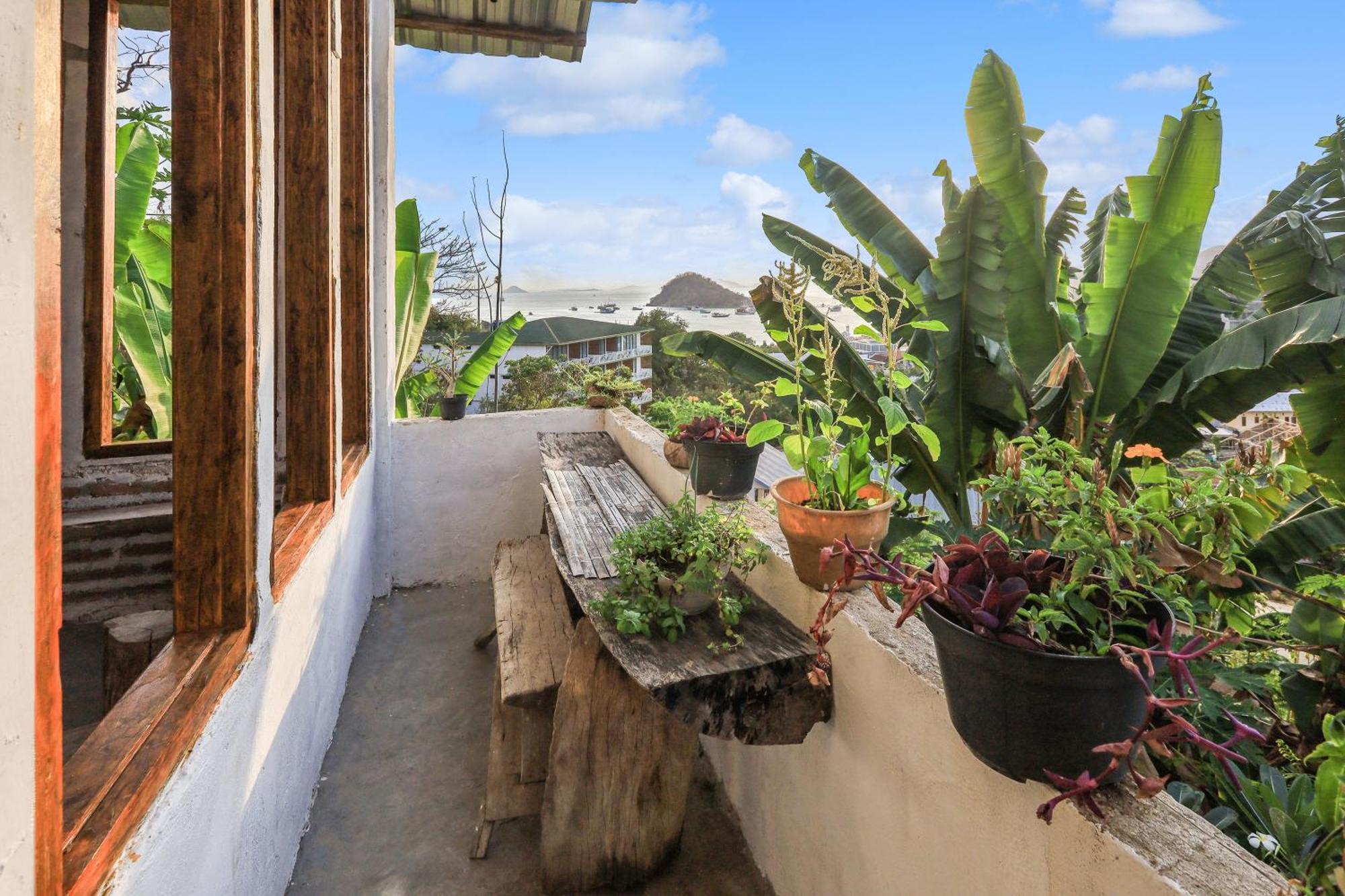 Palulu Garden Homestay Labuan Bajo Esterno foto